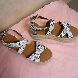Platform espadrille open toe snake🐍print sandals